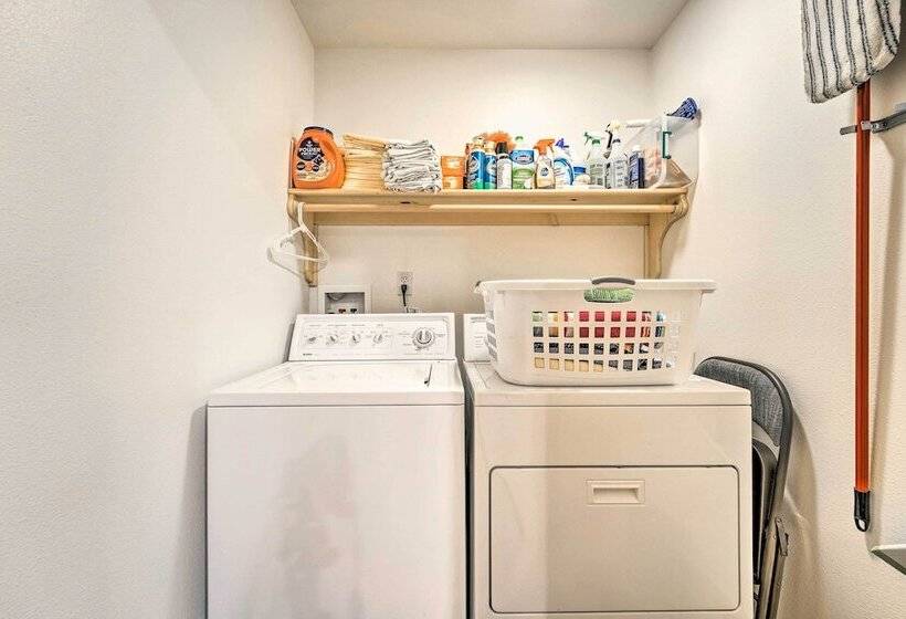 Luxe Truckee Cabin W/ Golf Course View & Deck