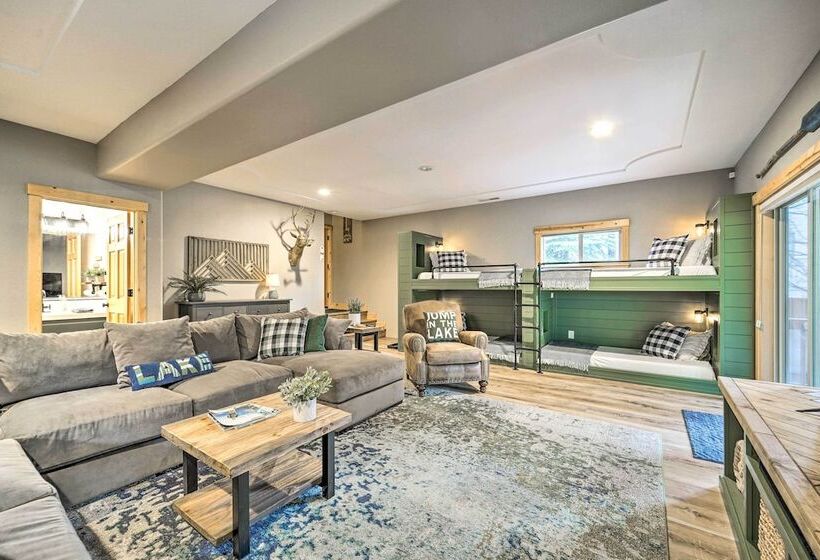 Luxe Truckee Cabin W/ Golf Course View & Deck