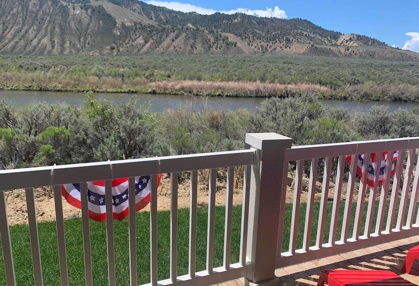 Magnificent Gypsum Retreat On The Colorado River!