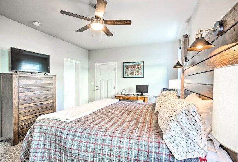 Magnificent Gypsum Retreat On The Colorado River!