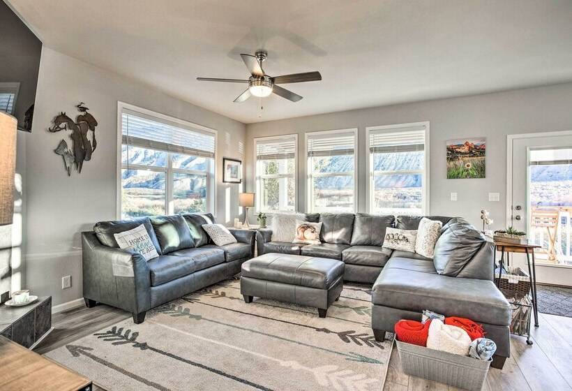 Magnificent Gypsum Retreat On The Colorado River!