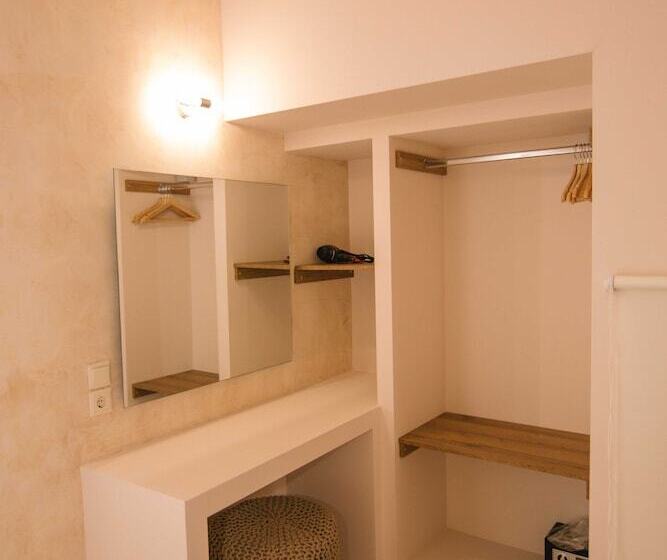 Mani Luxury Suites
