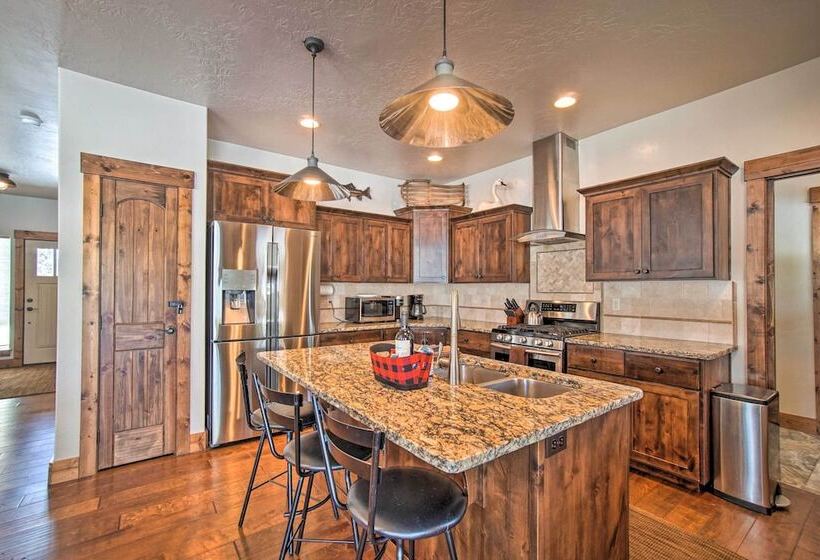 Mccall Home + Hot Tub ~ 2 Mi To Payette Lake