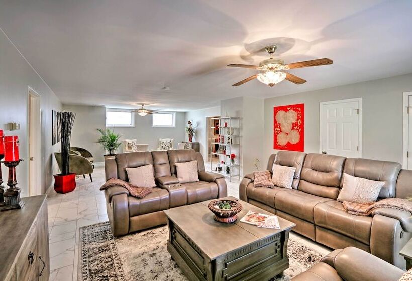 Quiet Memphis Home On 20 Acres: 10 Mi To Downtown!