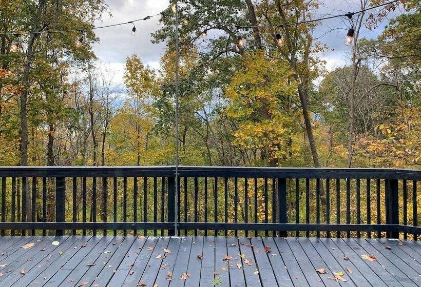 Mid Century Modern Cabin: Mountain & Natural Views