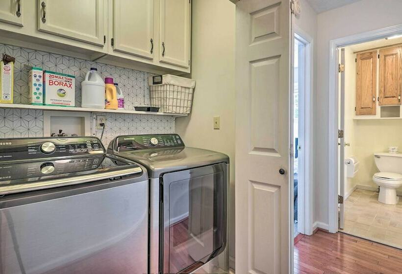 Mills River Hideaway W/ Front Porch & Mtn Views!