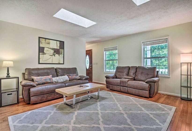 Mills River Hideaway W/ Front Porch & Mtn Views!