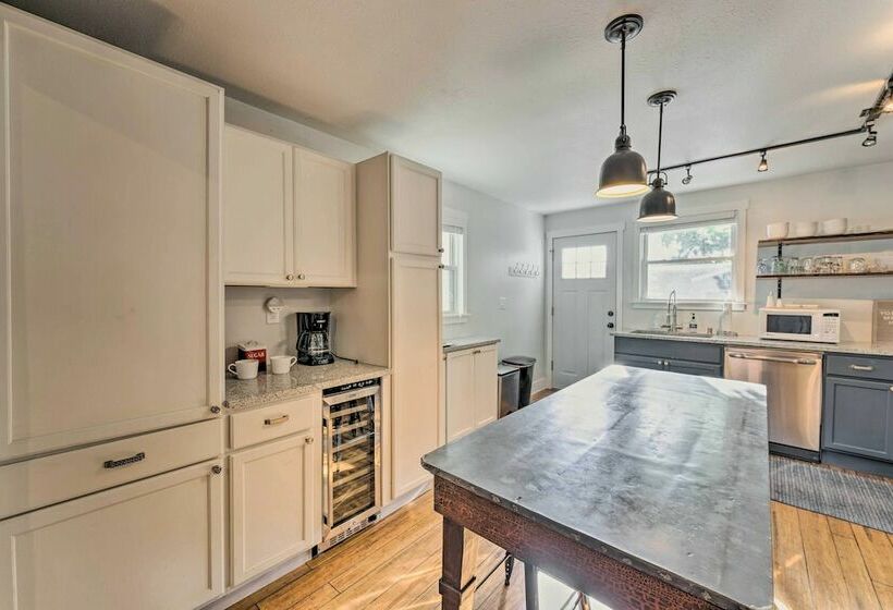 Milwaukee Bungalow < 1 Mi To Deer District!