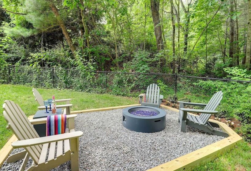 Modern Home W/ Hot Tub & Deck In Asheville!