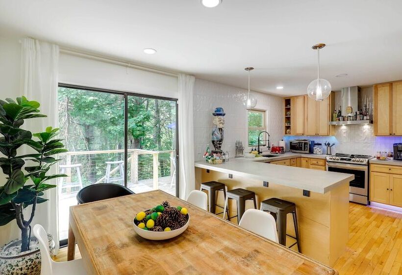 Modern Home W/ Hot Tub & Deck In Asheville!