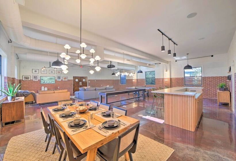 Modern Downtown Tulsa Friend Pad W/ Games!