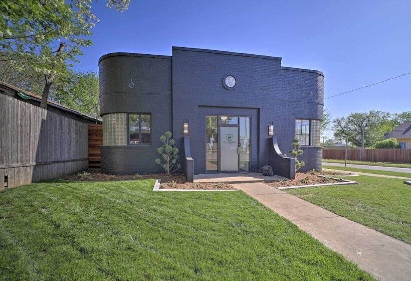 Modern Downtown Tulsa Friend Pad W/ Games!