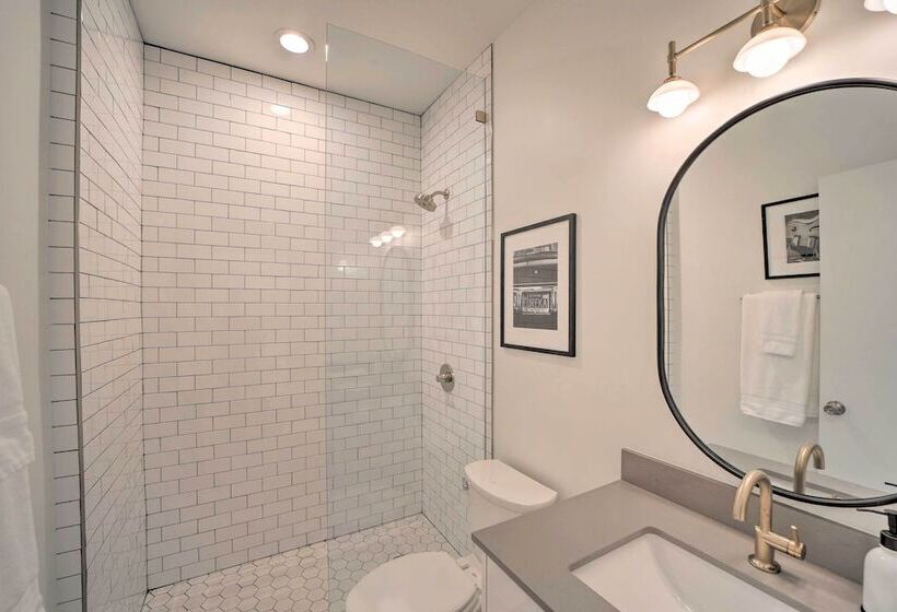 Modern Downtown Tulsa Friend Pad W/ Games!