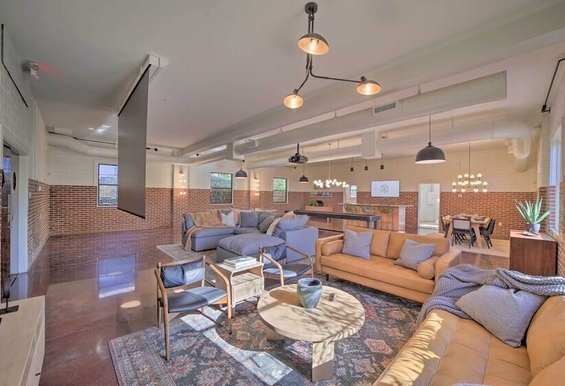 Modern Downtown Tulsa Friend Pad W/ Games!