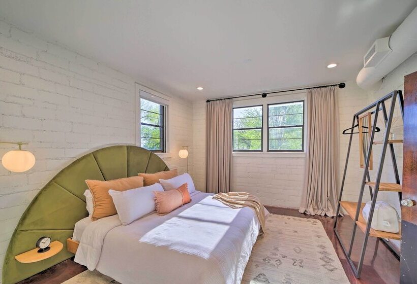 Modern Downtown Tulsa Friend Pad W/ Games!