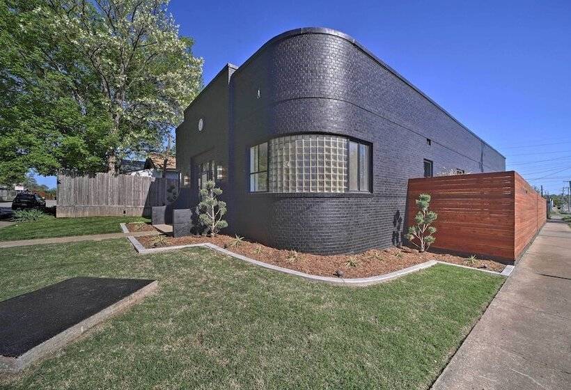 Modern Downtown Tulsa Friend Pad W/ Games!