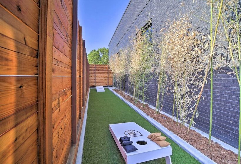 Modern Downtown Tulsa Friend Pad W/ Games!