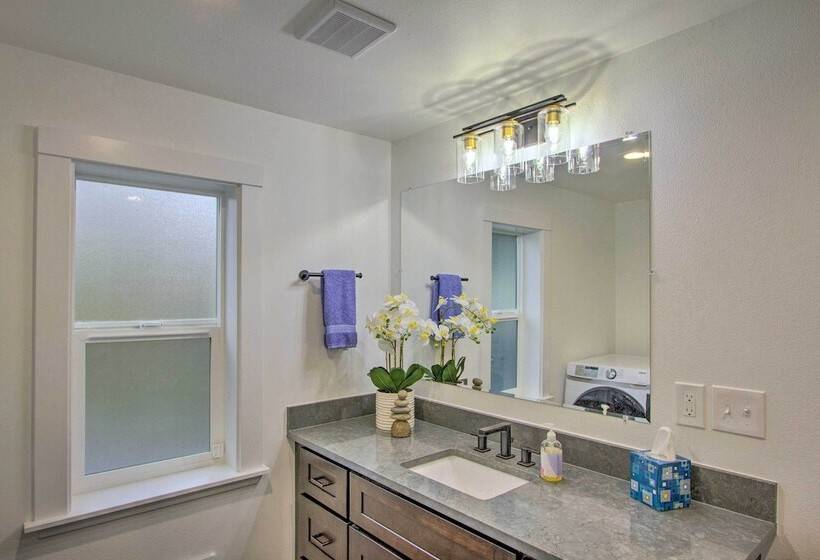 Modern Hideaway: Fire Pit, 5 Mi To Mt Rainier