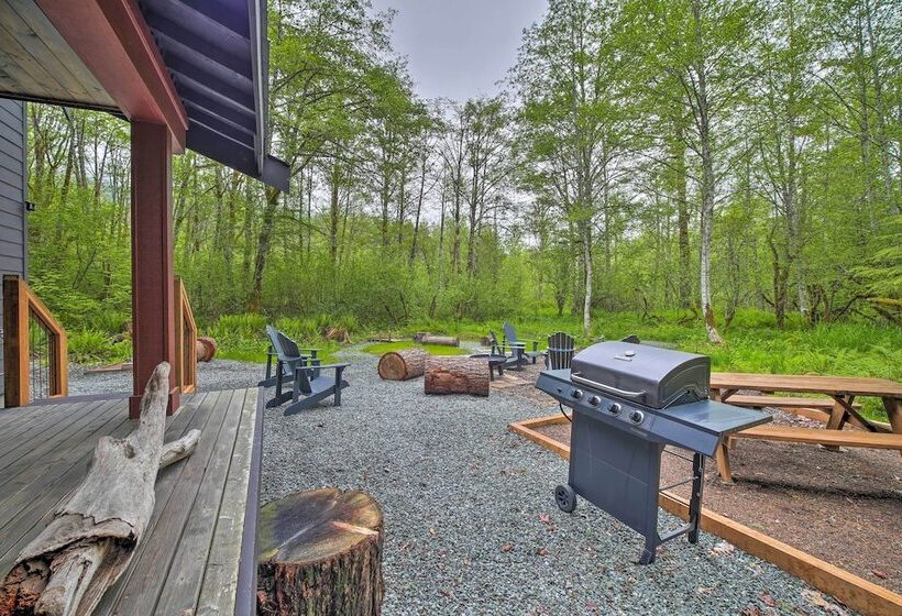 Modern Hideaway: Fire Pit, 5 Mi To Mt Rainier