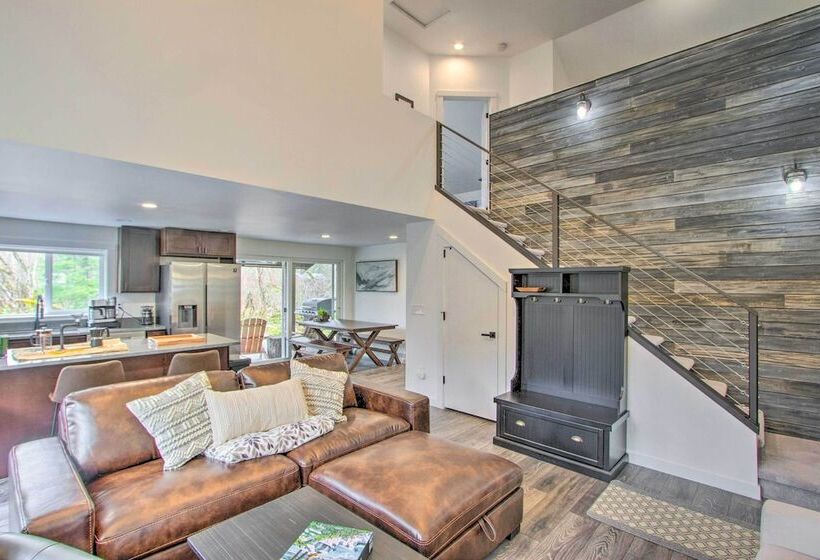 Modern Hideaway: Fire Pit, 5 Mi To Mt Rainier