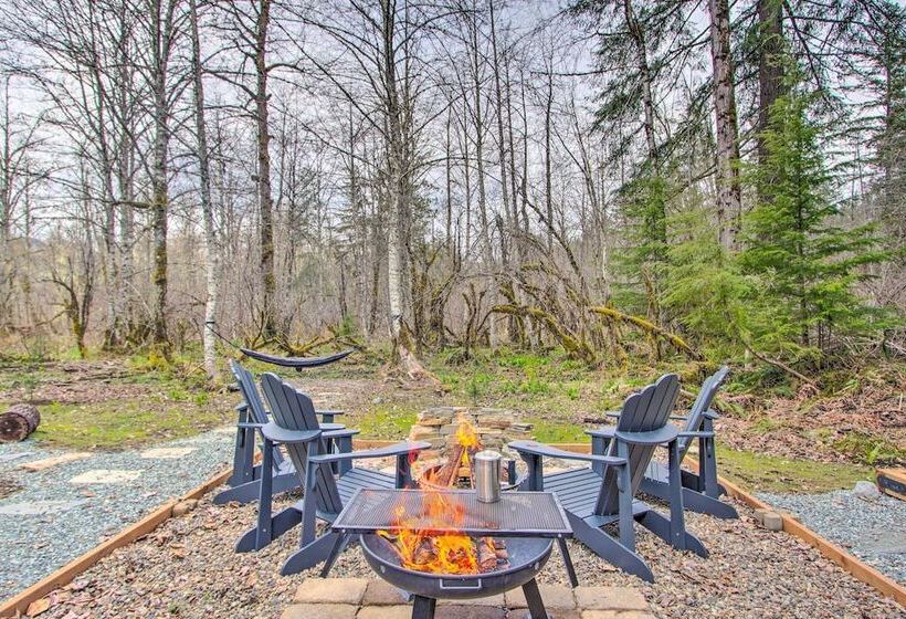 Modern Hideaway: Fire Pit, 5 Mi To Mt Rainier