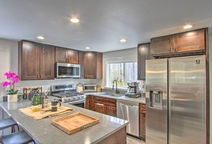 Modern Hideaway: Fire Pit, 5 Mi To Mt Rainier