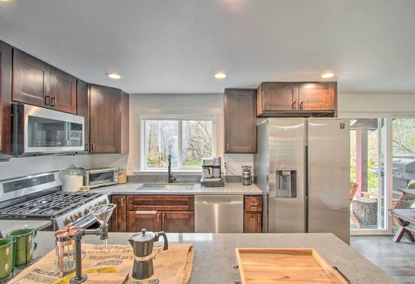 Modern Hideaway: Fire Pit, 5 Mi To Mt Rainier