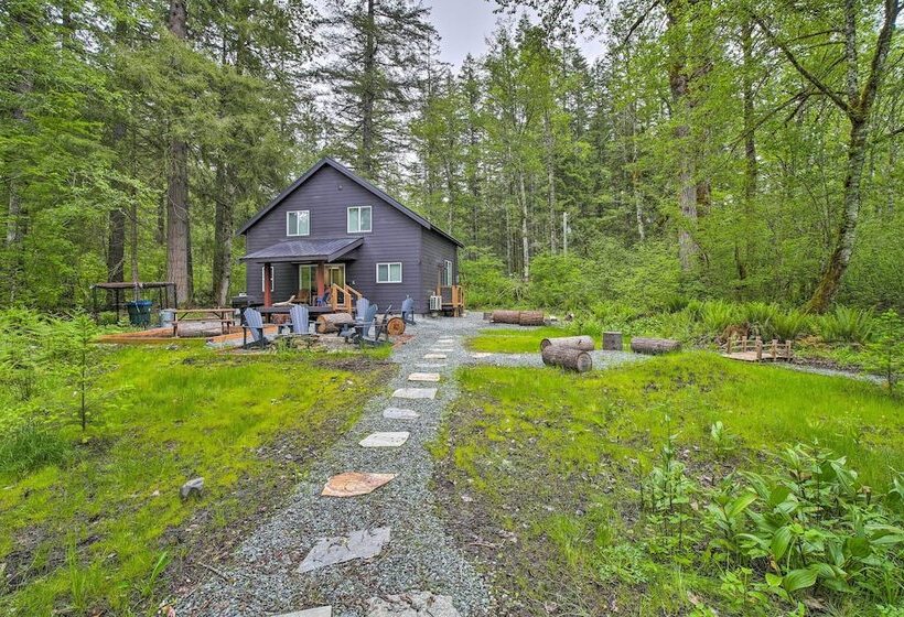 Modern Hideaway: Fire Pit, 5 Mi To Mt Rainier