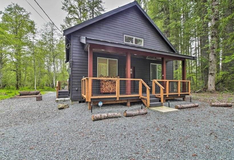 Modern Hideaway: Fire Pit, 5 Mi To Mt Rainier
