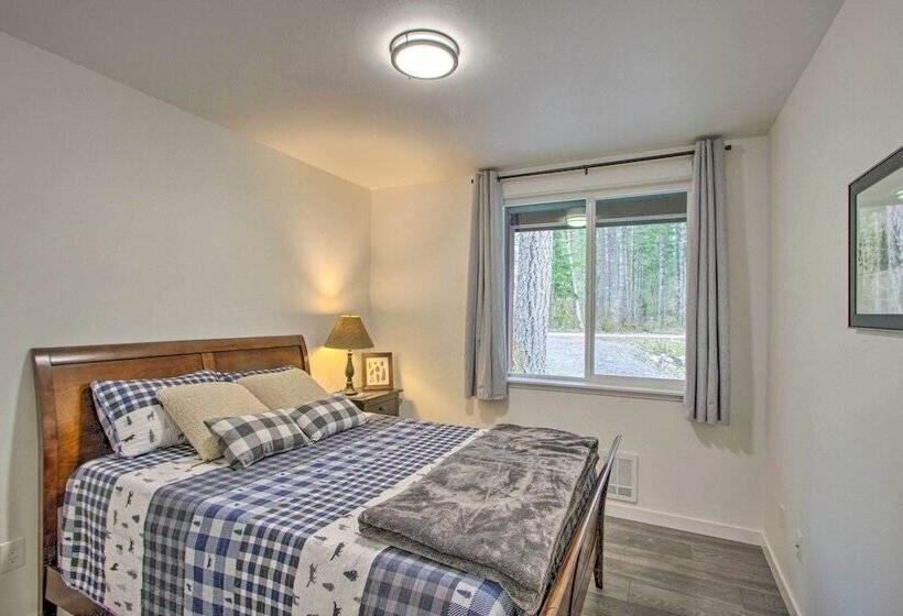 Modern Hideaway: Fire Pit, 5 Mi To Mt Rainier