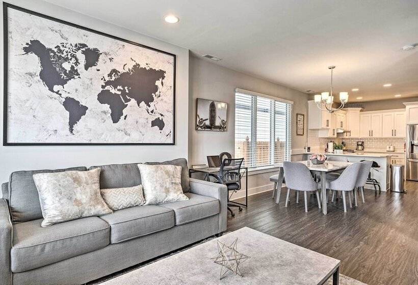 Modern Indianapolis Home W/ Skyline Views