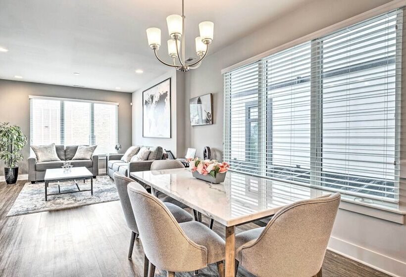 Modern Indianapolis Home W/ Skyline Views