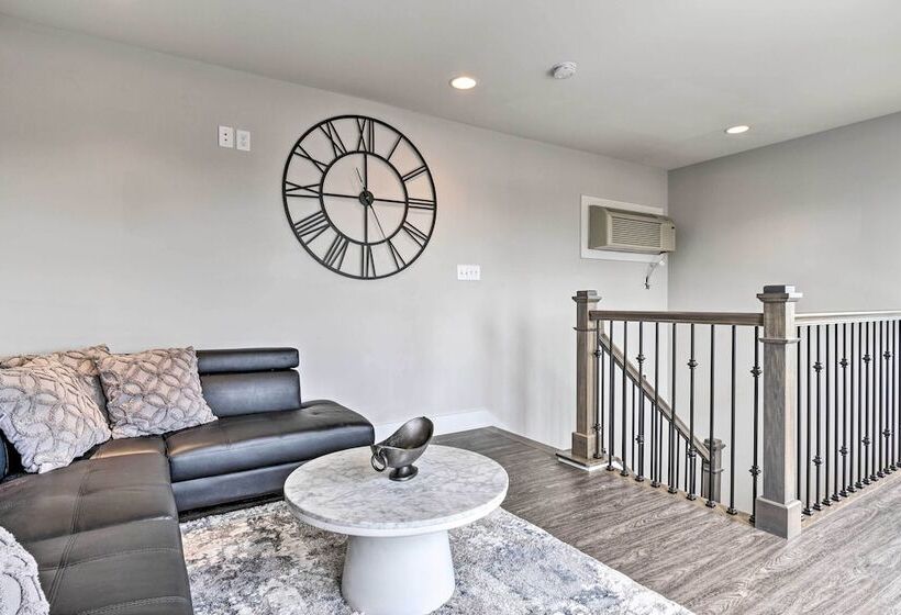 Modern Indianapolis Home W/ Skyline Views