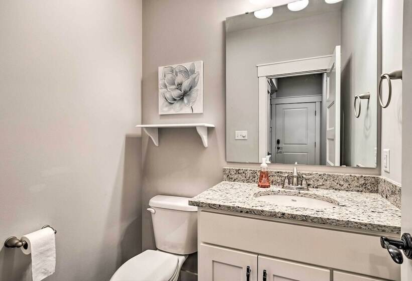 Modern Indianapolis Home W/ Skyline Views