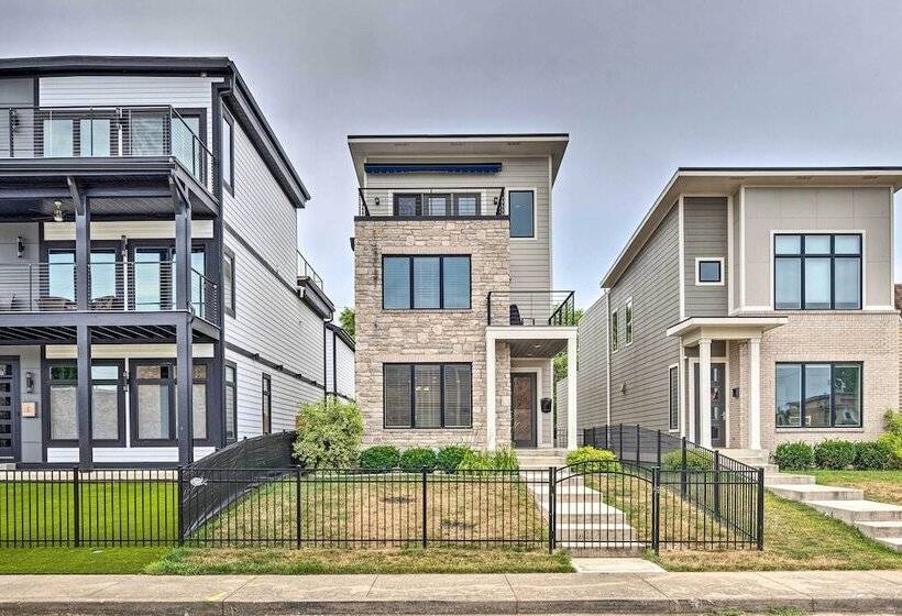 Modern Indianapolis Home W/ Skyline Views