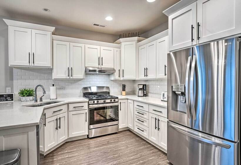 Modern Indianapolis Home W/ Skyline Views