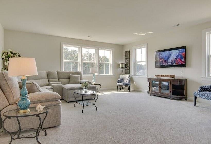 Modern Lewes Home W/ Deck, Grill + Pond View!