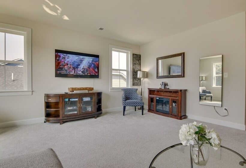 Modern Lewes Home W/ Deck, Grill + Pond View!