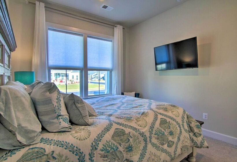 Modern Lewes Home W/ Deck, Grill + Pond View!