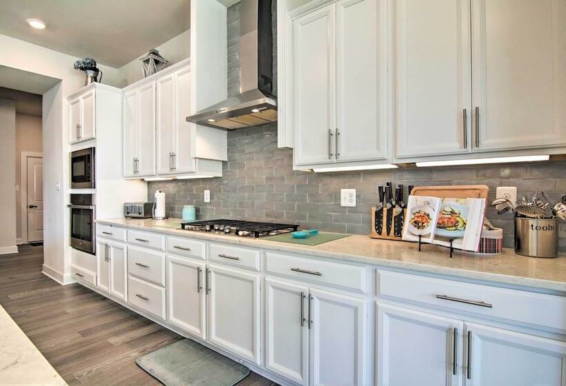 Modern Lewes Home W/ Deck, Grill + Pond View!