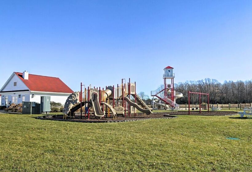 Modern Lewes Home W/ Deck, Grill + Pond View!