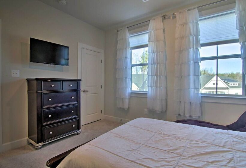 Modern Lewes Home W/ Deck, Grill + Pond View!