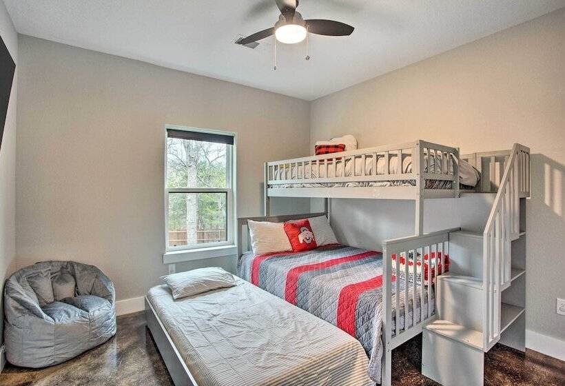 Modern Pottsboro Home Close To Lake Texoma!