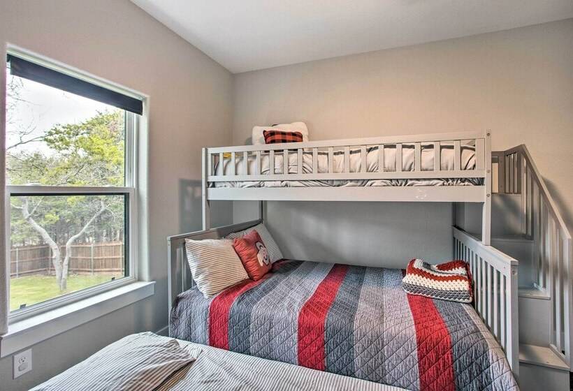 Modern Pottsboro Home Close To Lake Texoma!