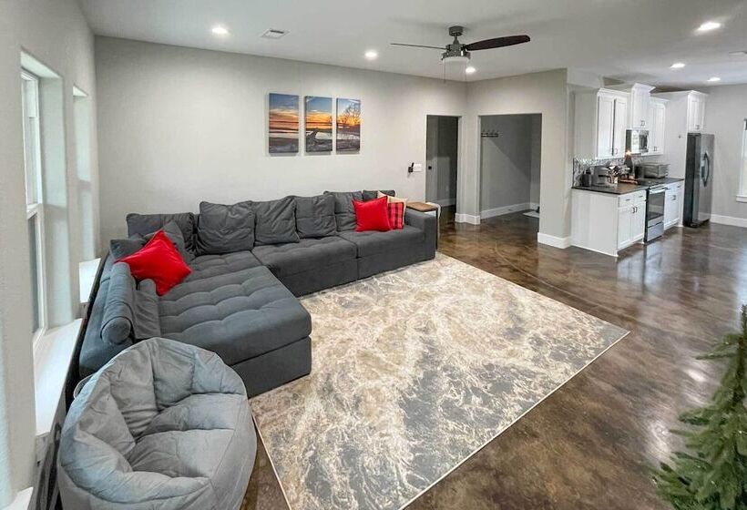 Modern Pottsboro Home Close To Lake Texoma!