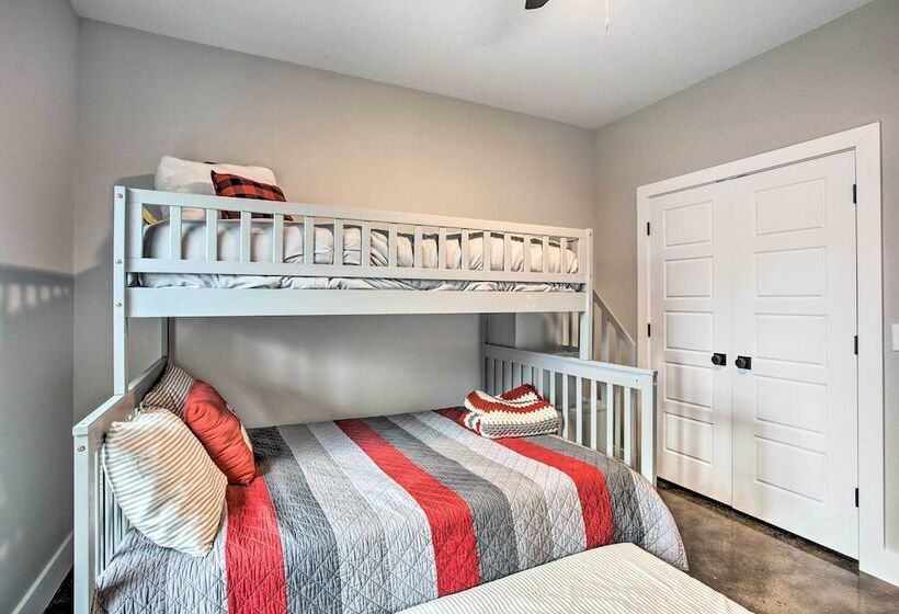 Modern Pottsboro Home   Close To Lake Texoma!