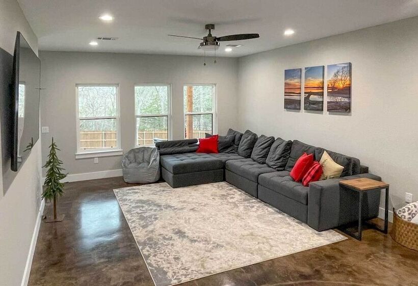Modern Pottsboro Home Close To Lake Texoma!