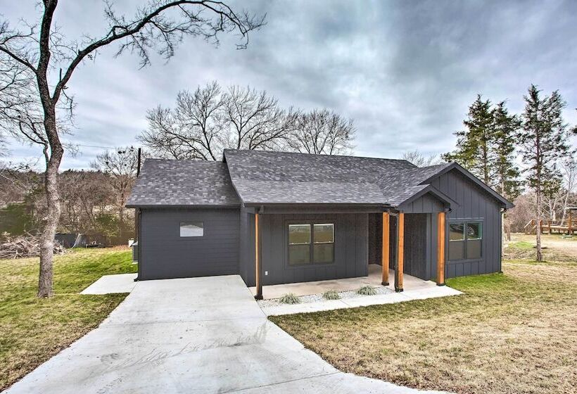 Modern Pottsboro Home Close To Lake Texoma!