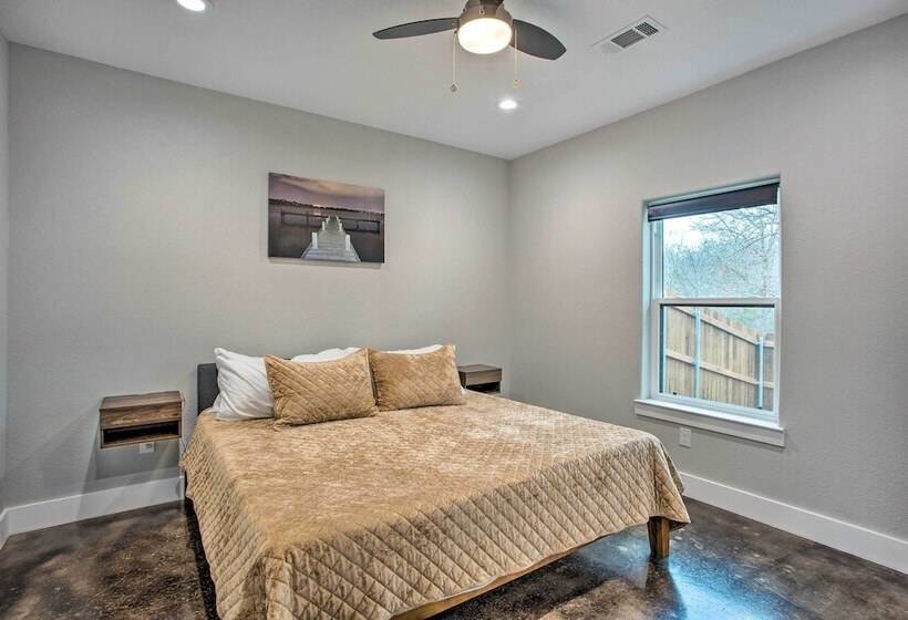 Modern Pottsboro Home   Close To Lake Texoma!