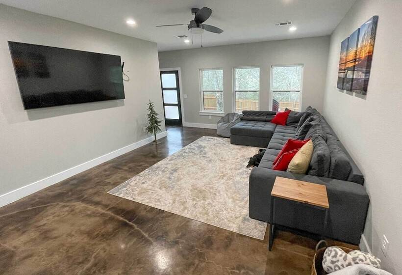 Modern Pottsboro Home   Close To Lake Texoma!